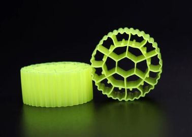 Αγορά MBBR Biofilter Media πλαστικό φίλτρο 0,96 - 0,98g/cm3 πυκνότητα και λευκό χρώμα online manufacture