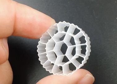 Αγορά Hdpe K3 Βιοκύτταρα MBBR Μέσα επεξεργασίας νερού 25*12mm 600m2 / M3 Μεγάλη επιφάνεια online manufacture