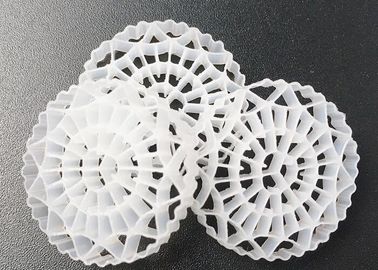 Αγορά Φυσικό χρώμα MBBR Filter Media Υψηλή επιφάνεια Περιοχή 25mm X 4mm Μέγεθος online manufacture