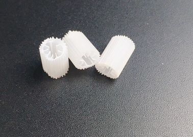 Αγορά Βιοκύτταρα φίλτρο μέσων Virgin HIPS υλικό 5 * 10mm Μέγεθος MBBR Βιοκύτταρα για λίμνη online manufacture