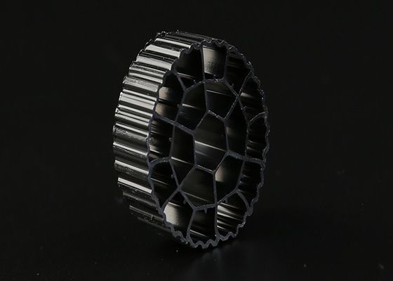 Αγορά Μαύρο χρώμα πλαστικό MBBR Kaldnes K1 MBBR Bio Media Υλικό HDPE 25mm X 12mm Μέγεθος online manufacture