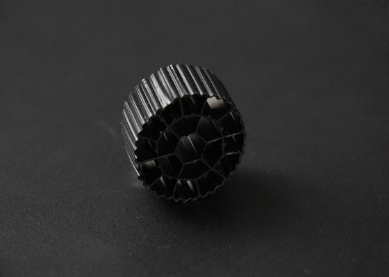 Αγορά Μαύρο χρώμα πλωτό 25*12MM Mbbr Βιοφιλτράρισμα υλικό HDPE online manufacture