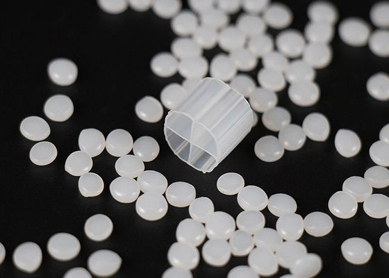 Αγορά Λευκό Hdpe MBBR κινούμενο κρεβάτι αντιδραστήρα βιοφίλμ 800m2/M3 Μεγάλη επιφάνεια online manufacture