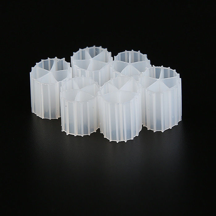 Λευκό 5 τρύπες Virgin HDPE Filter Media Μακρά διάρκεια ζωής Μέγεθος 10mm X 7mm