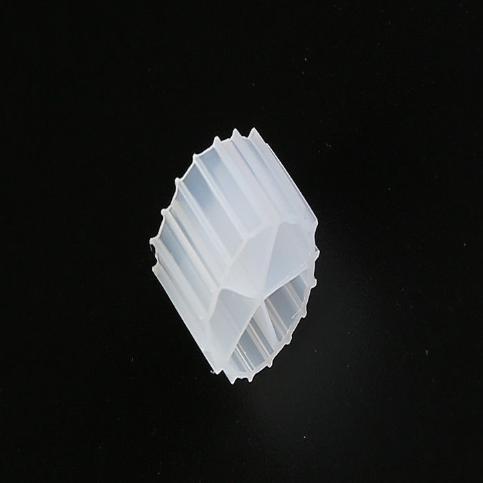 Πέντε τρύπες υλικό HDPE MBBR K1 Φιλτράρισμα για ενυδρεία Καθαρισμός λυμάτων