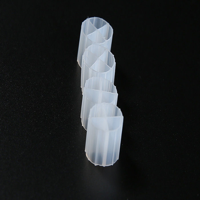 Υδροφιλικό πλαστικό φίλτρο βιοκύτταρων Μέσα ενυδρείο Μετακινούμενο φίλτρο κρεβατιού MBBR βιοσφαίρες