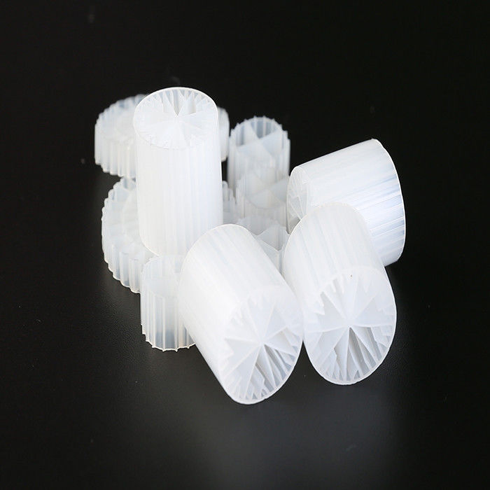 Υλικό HDPE K1 Φιλτράρισμα Μεγέθους 12mm X 9mm Και Λευκό Χρώμα Για RAS
