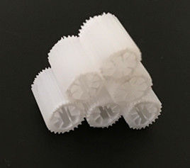 Επτά τρύπες Biocell Filter Media HIPS λευκό χρώμα υλικό πλαστικό βυθίζοντας φίλτρο μέσο για πισίνα