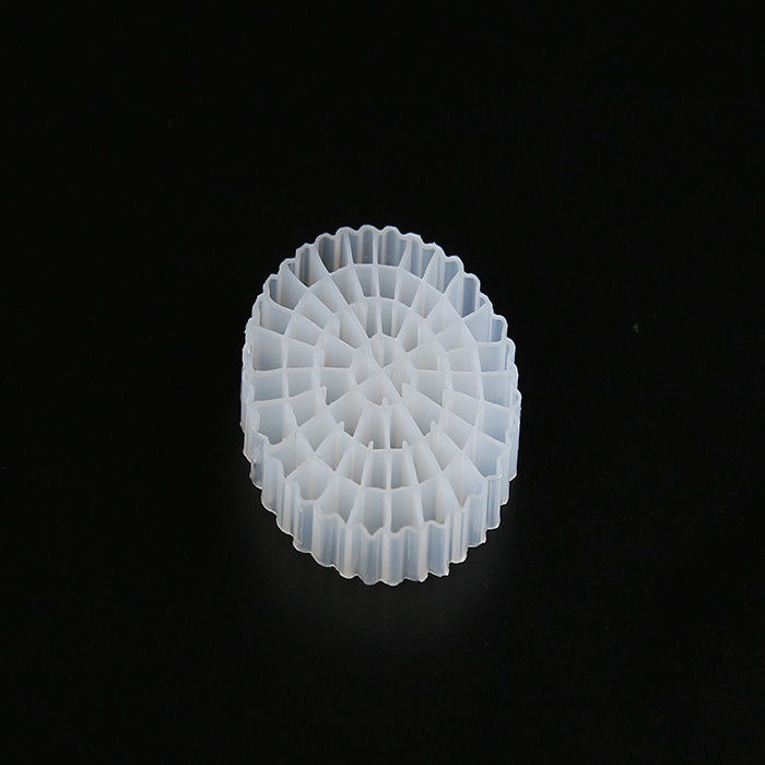 Λευκό χρώμα MBBR Bio Media Virgin υλικό HDPE K5 για επεξεργασία λυμάτων