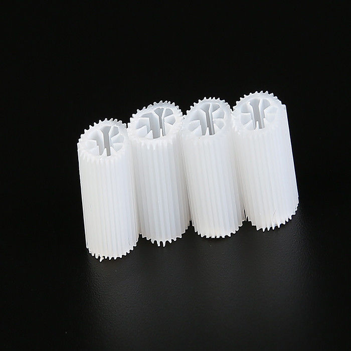 Βιομηχανικό μέσο φίλτρου Hdpe HIPS υλικό 5 * 5mm Μέγεθος Πιστοποίηση SGS Προσαρμοσμένο χρώμα