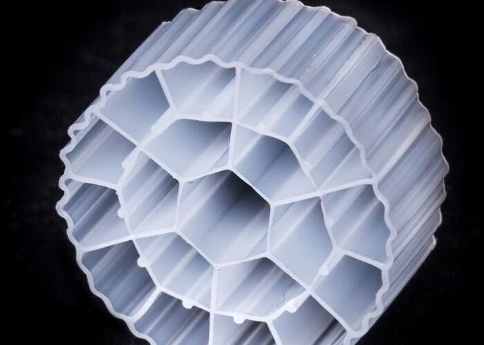 Κ3 Λευκό χρώμα υλικό HDPE MBBR Φιλτράρισμα μέσων επεξεργασίας νερού Bio Cel για λίμνη