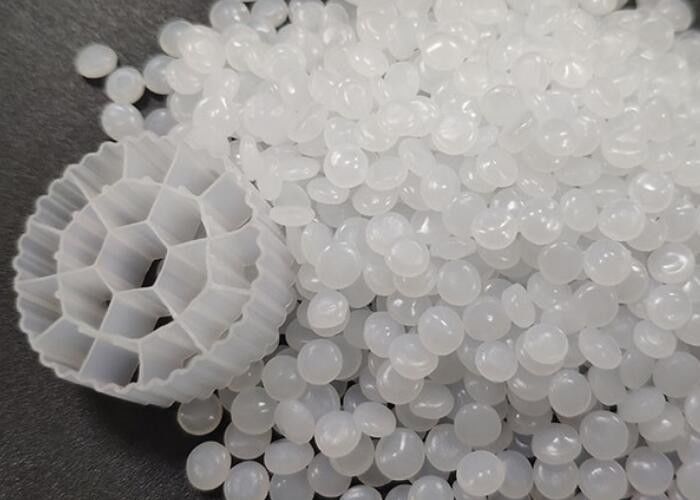 δημοφιλές μαύρο χρώμα παρθένο υλικό HDPE MBBR βιομέσα για επεξεργασία βιομηχανικών λυμάτων