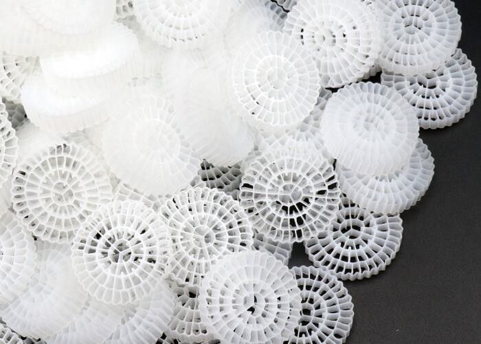 HDPE πλωτό κινητό στρώμα φίλτρου μέσων για εργοστάσια επεξεργασίας νερού MBBR βιοκύτταρο
