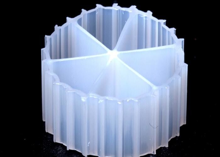 Ασφαλής μη τοξικός Μικροφίλτρο K1 MBBR Bomover αντιδραστήρας 100% παρθένο πολυαιθυλένιο