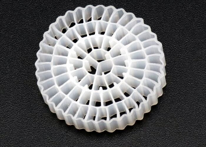 Βιοφιλμική ανάπτυξη Γρήγορη K1 Μικροφιλτράρισμα 25*10mm Οποιοδήποτε χρωματιστό HDPE Kaldnes