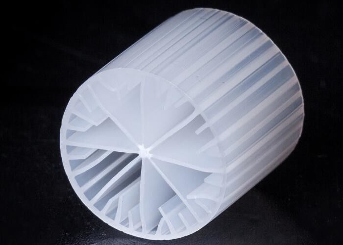 Υλικό πρωτογενούς HDPE MBBR βιοσωλήνα Φίλτρο μέσων για αναερόβια δεξαμενή 15 * 15mm Μέγεθος