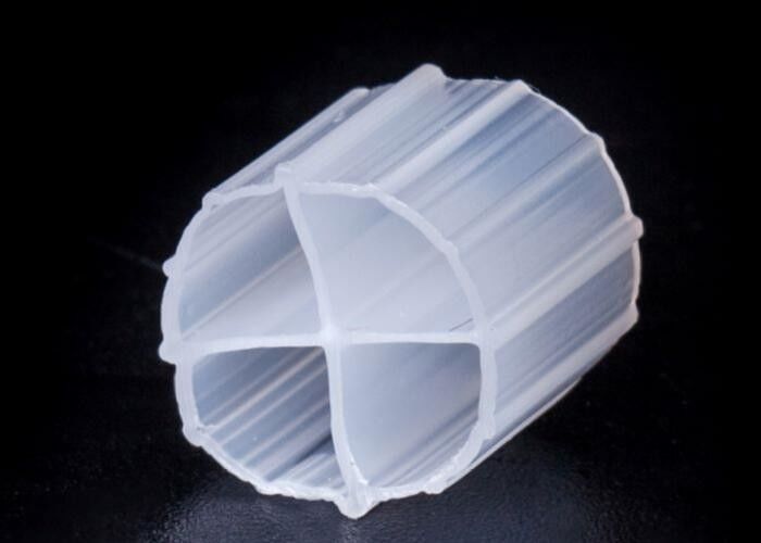 Επεξεργασία νερού λίμνης ψαριών MBBR Carrier Bio Filter Media In White Color