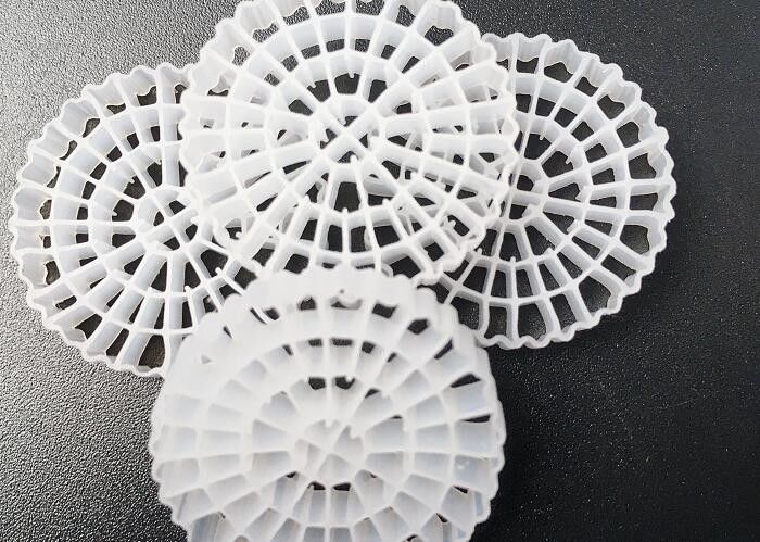 K3 Kaldnes Mbbr Πλωτές σφαίρες BIO Filter Media Hdpe 25*4mm Λευκό χρώμα