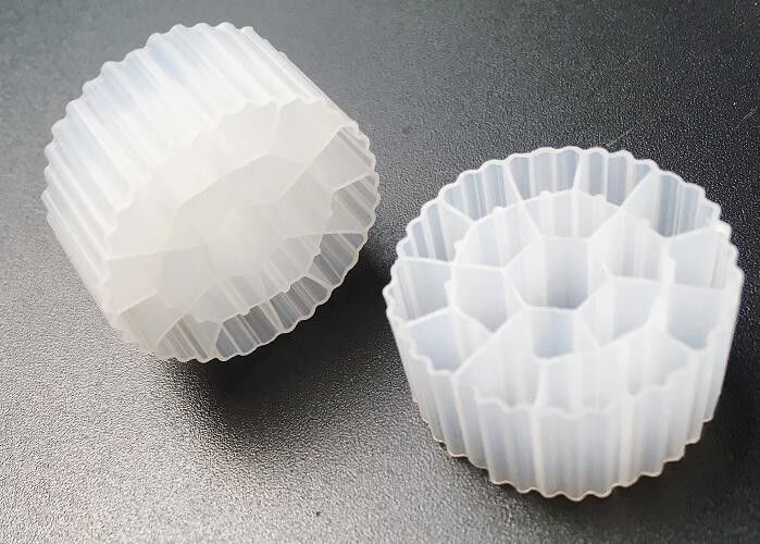 Λευκό χρώμα 25*12mm Mbbr Bio Media Ifas Επεξεργασία Bod Απομάκρυνση μπακαλιάρου