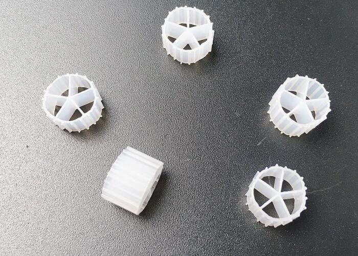 Σε απόθεμα Κ1 ΜΒΒΡ Μονάδα επεξεργασίας νερού 10*7mm Biocell Mbbr Φιλτράρισμα