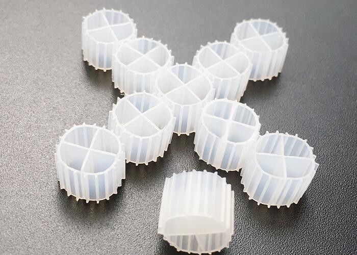 ΜΒΒΡ Biofilter Media Biochips 0,96 - 0,98g / Cm3 Πυκνότητα Για RAS Υδατοκαλλιέργεια FAB βιομέσα