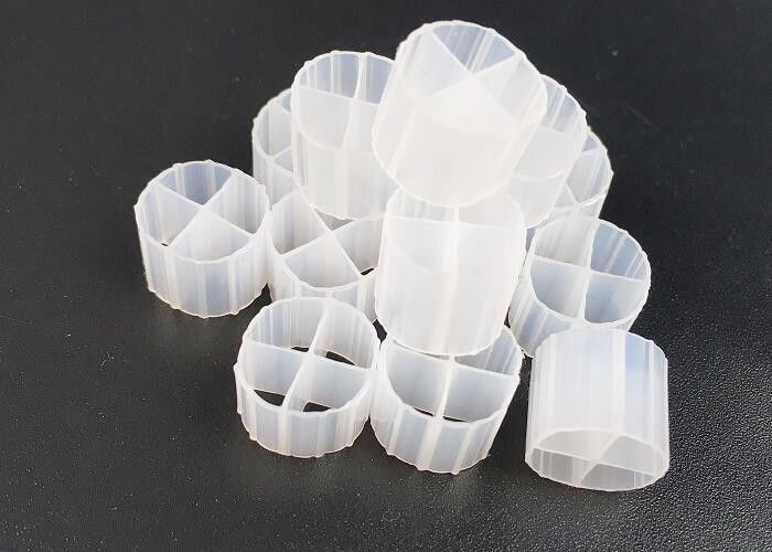 Υψηλής ποιότητας βιοκύτταρα φίλτρα μέσων με πρωτόγονη υλικό HDPE και λευκό χρώμα για RAS