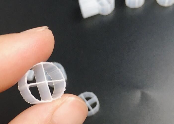 HIPS λευκό χρώμα πλαστικό βιομέσο, μετακινούμενο κρεβάτι βιοφίλτρο 12 * 9mm μέγεθος