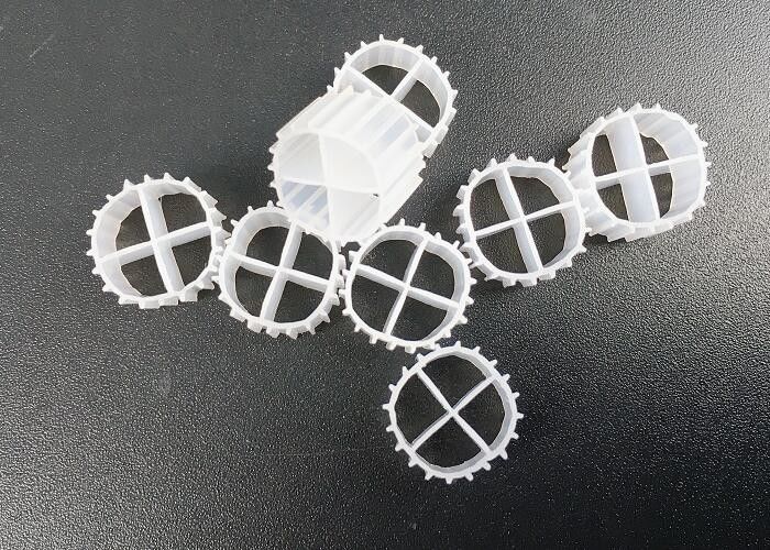 Αγνός υλικό HDPE Kaldnes K1 Filter Media Βιοσφαίρες για ενυδρεία