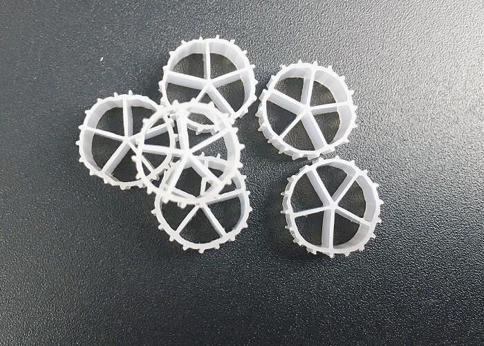 Φυσικό χρώμα MBBR φίλτρο μέσων και παρθένων υλικών HDPE MBBR βιομέσων για RAS 10 * 7mm