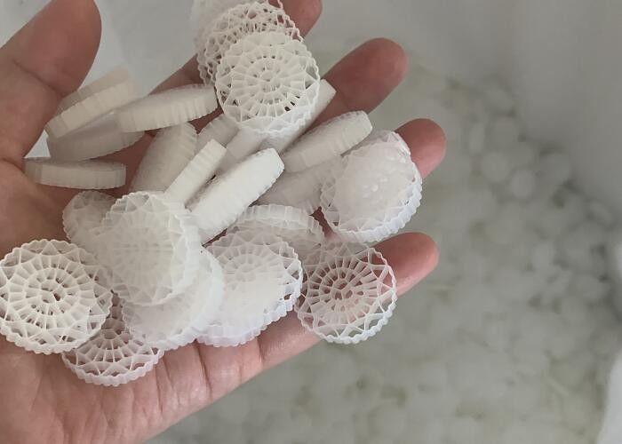 Αγνός HDPE 63 τρύπες MBBR φίλτρο μέσων για την επεξεργασία νερού