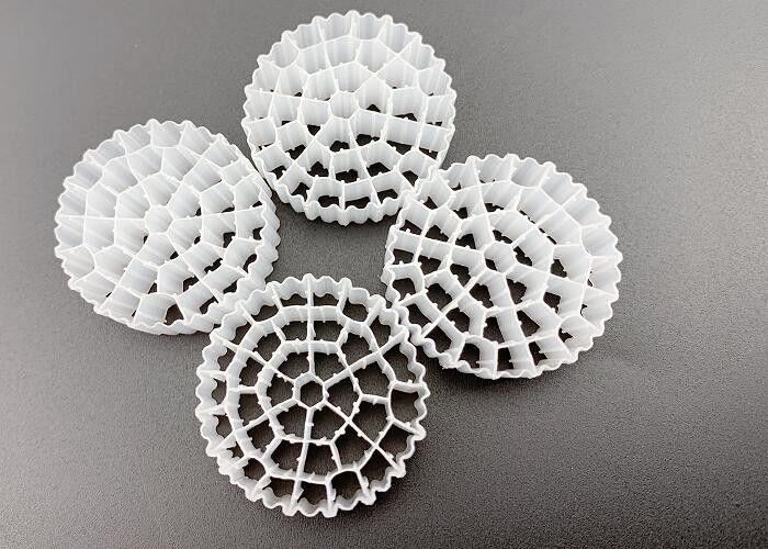 FDA PE37 25*10MM Λευκό υδρογονανθρακικό υλικό HDPE MBBR πλωτό φίλτρο