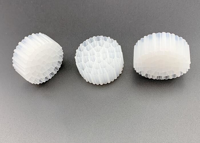 FDA PE37 25*10MM Λευκό υδρογονανθρακικό υλικό HDPE MBBR πλωτό φίλτρο