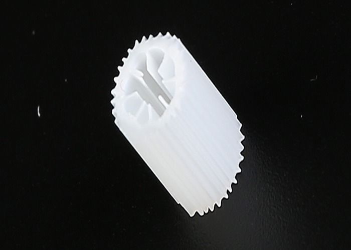 Βιοκύτταρα φίλτρο μέσων Virgin HIPS υλικό 5 * 10mm Μέγεθος MBBR Βιοκύτταρα για λίμνη