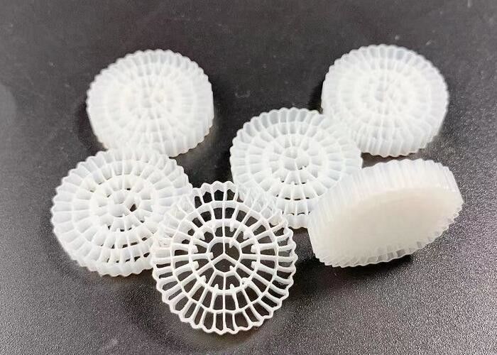 HDPE Mbbr Carrier Bio Filter Για Ψαροτροφεία Κρεμασμένα κρεβάτια 25x4MM
