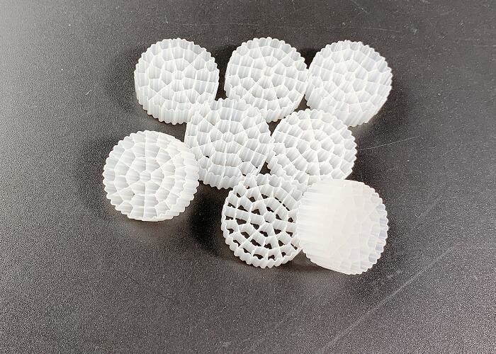 Λευκό χρώμα SBR επεξεργασία υδάτων MBBR φίλτρα μέσων ROHS REACH